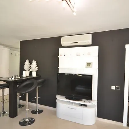 Апартаменты 2+1 В 50 М От Средиземного Моря Для Семейного Отдыха Appartement