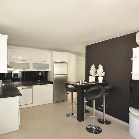 Апартаменты 2+1 В 50 М От Средиземного Моря Для Семейного Отдыха Appartement *